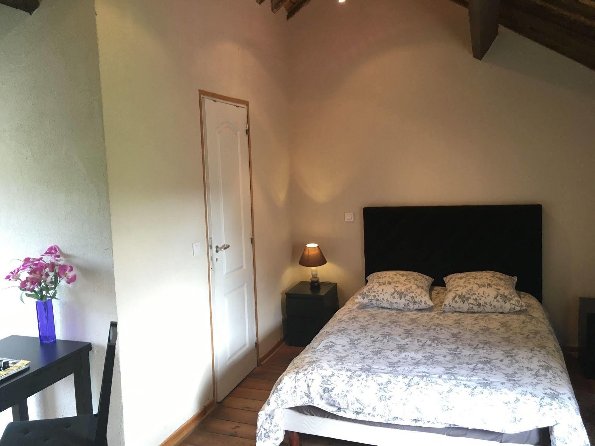 Domaine Du Moulin De Champie - Versailles - Gites & Suites Feucherolles Exteriör bild